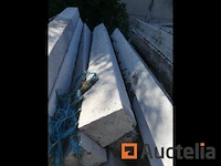 +/- 140 pal van gewapend beton