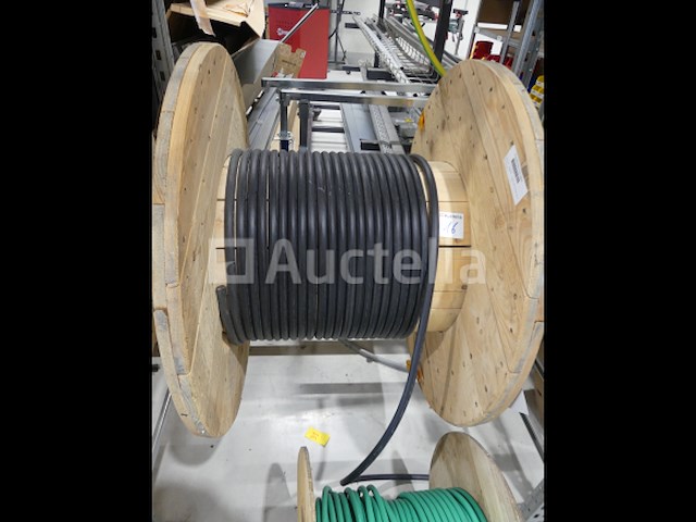 +- 15 m 95 mm² flexibele kabel, +- 31 m 95 mm² zwarte flexibele kabel, +- 48 m 12g 1,5 mm² flexibele kabel - afbeelding 7 van  9