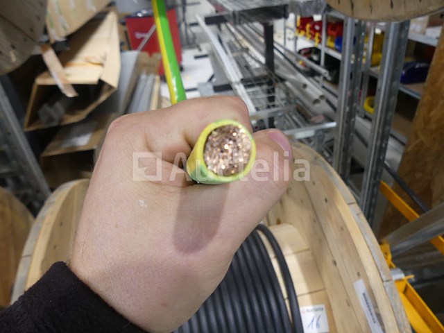 +- 15 m 95 mm² flexibele kabel, +- 31 m 95 mm² zwarte flexibele kabel, +- 48 m 12g 1,5 mm² flexibele kabel - afbeelding 8 van  9