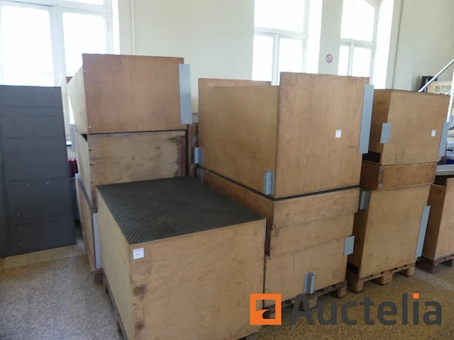 +/- 19 x-treme houten kisten - ref 010184-046 - afbeelding 1 van  8
