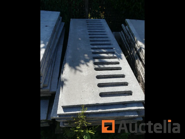 +/- 250 betonnen scheidingspanelen - afbeelding 1 van  12