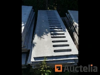 +/- 250 betonnen scheidingspanelen - afbeelding 1 van  12