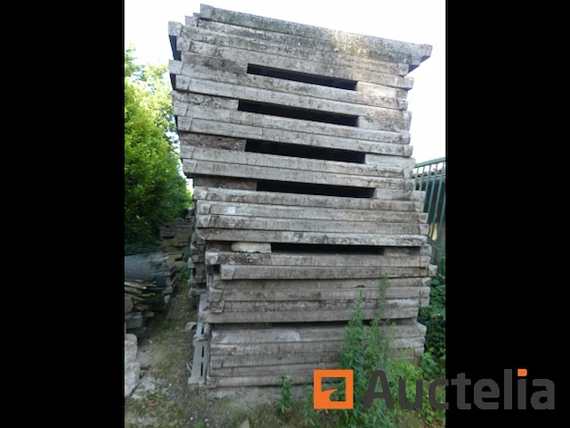 +/- 250 betonplaat - afbeelding 1 van  6