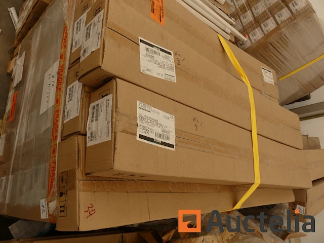+/- 340 ledvance led buislamp t8 un v 1200 18 watt - afbeelding 2 van  4