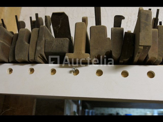 +/- 35 oude houten gereedschappen - afbeelding 4 van  6