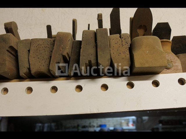 +/- 35 oude houten gereedschappen - afbeelding 6 van  6
