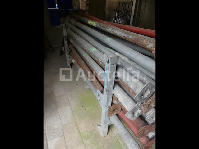 +/- 45 rekwisieten - afbeelding 2 van  5