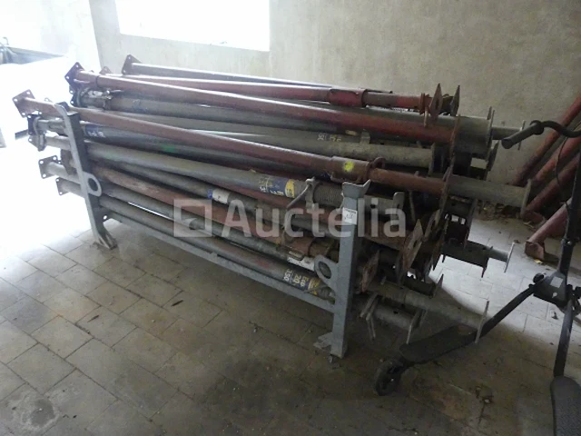 +/- 45 rekwisieten - afbeelding 3 van  5