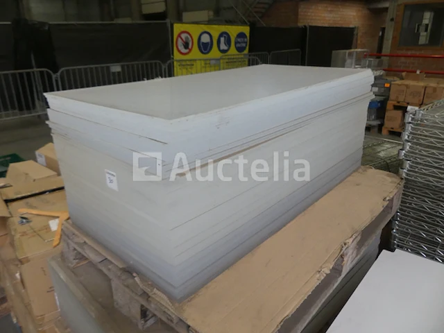 +/- 50 plexi panelen - afbeelding 1 van  4