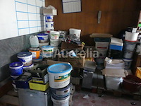 +/- 75 blikken verf en lijm - afbeelding 1 van  12