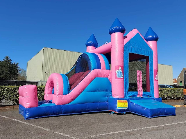 - doornroosje - bouncycastle/slide - afbeelding 1 van  3