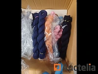 [010063-042] 30 sjaals - diverse kleuren - bijna nieuw
