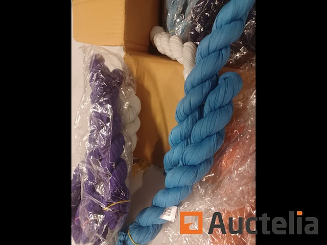 [010063-042] 30 sjaals - diverse kleuren - bijna nieuw - afbeelding 2 van  5