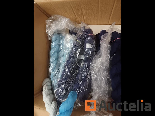 [010063-042] 30 sjaals - diverse kleuren - bijna nieuw - afbeelding 4 van  5