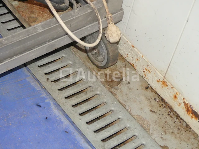 [010337-009] rvs 3-deurs gekoelde kast merk en model onleesbaar - afbeelding 4 van  8
