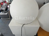 [010337-025] lichtbak en bollen - afbeelding 2 van  4