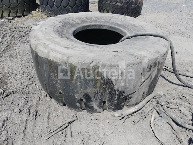 [010345-019] bridgestone 23.5 r 25 band voor bouwmachines - afbeelding 2 van  3