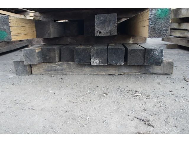 0,26 m³ oude eiken balken 120x120 - afbeelding 2 van  3
