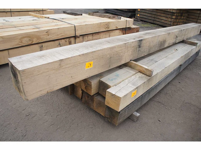 0,27 m³ eiken balk 250x250 - afbeelding 1 van  4