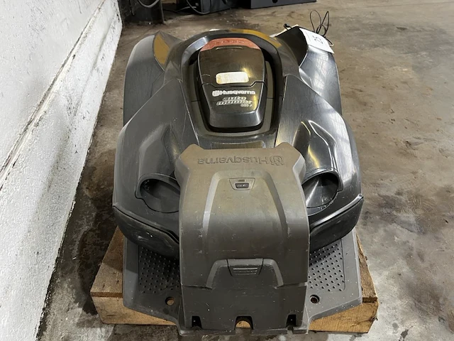 1 2de hands robot grasmaaier husqvarna automower 330x - afbeelding 8 van  14
