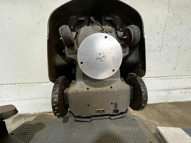 1 2de hands robot grasmaaier husqvarna automower 330x - afbeelding 10 van  14