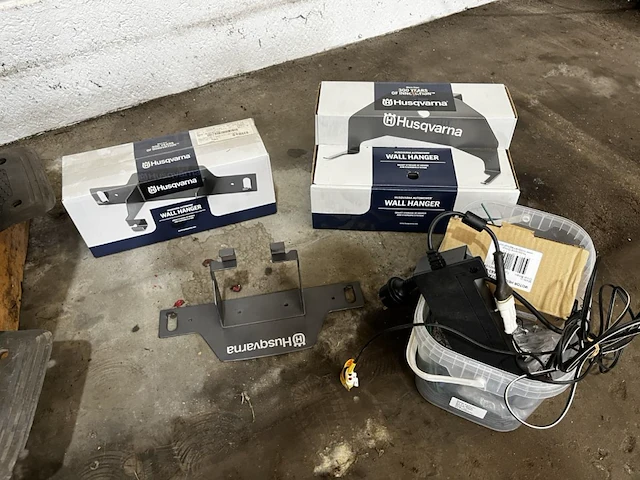 1 2de hands robot grasmaaier husqvarna automower 330x - afbeelding 13 van  14
