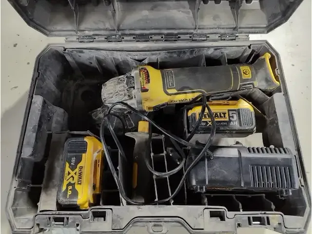 1 accu haakse slijper dewalt dcg405 - afbeelding 1 van  3
