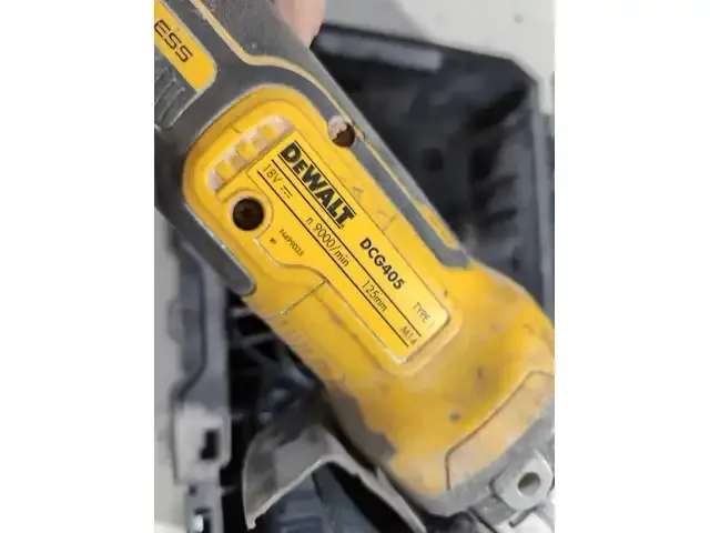 1 accu haakse slijper dewalt dcg405 - afbeelding 2 van  3