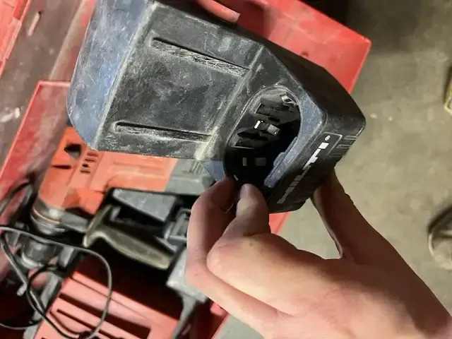 1 accu klopboorhamer hilti te 5a - afbeelding 9 van  11