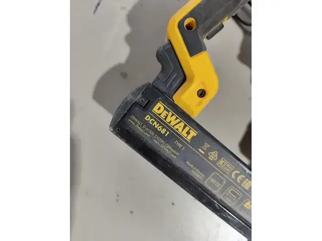 1 accu schietpistool dewalt dcn681 - afbeelding 4 van  4