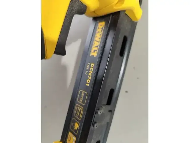 1 accu schietpistool dewalt dcn701 - afbeelding 2 van  2