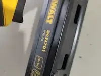 1 accu schietpistool dewalt dcn701 - afbeelding 2 van  2