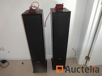 1 acpion merk overheadprojector, 2 ae merk borden hoogte 95cm, 2 ae merk borden op voethoogte 1m, 1 elektrische radiator, 1 stoel op wielen blauwe kleur, 1 scherm van 2m van merk ophollo - afbeelding 4 van  7
