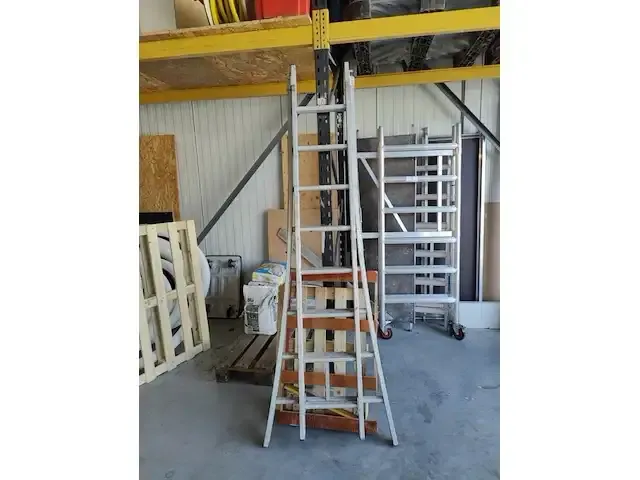 1 alu schuifladder voorzien van 2 x 8 treden - afbeelding 2 van  2