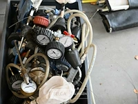 1 bak met drukmeters - afbeelding 2 van  2