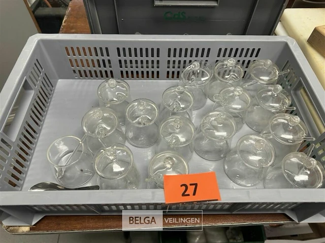 1 bak met glazen suikerpotjes - afbeelding 1 van  3