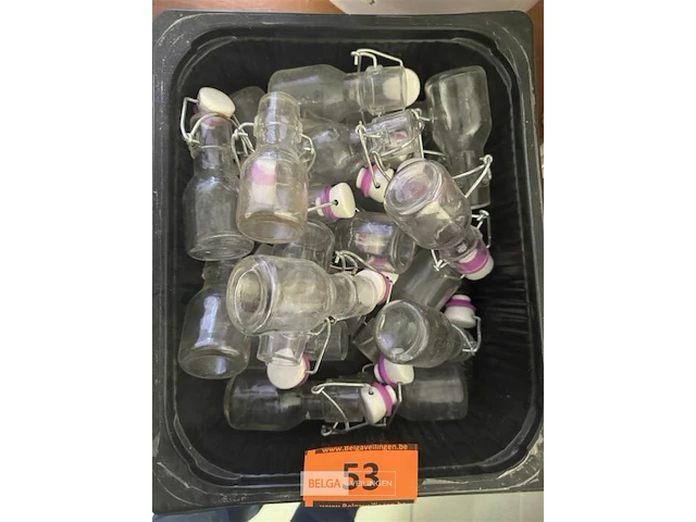 1 bak met kleinje flesjes - afbeelding 1 van  4