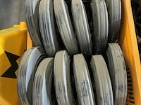 1 bak met wielen ø 25cm ± 13 stuks - afbeelding 2 van  3