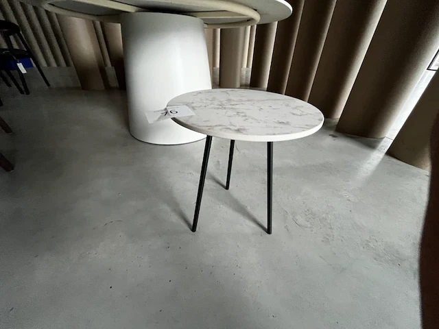 1 bijzettafel rond - afbeelding 1 van  3