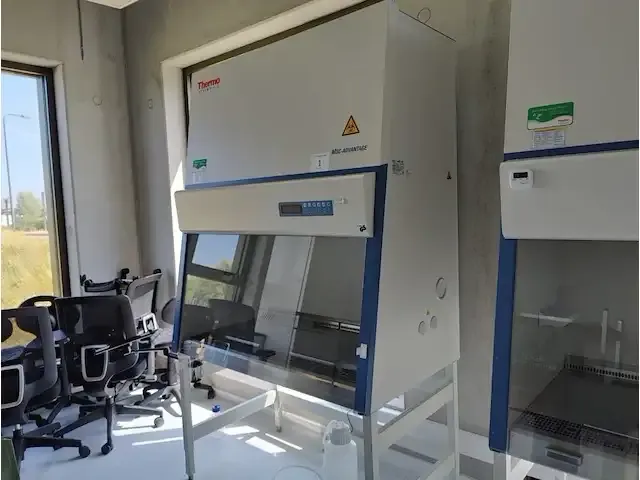 1 biologische veiligheidscabines thermo scientific msc-advantage 1.2 np:€ 8800 - afbeelding 4 van  9