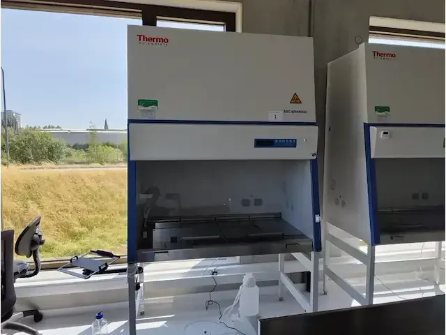 1 biologische veiligheidscabines thermo scientific msc-advantage 1.2 np:€ 8800 - afbeelding 9 van  9