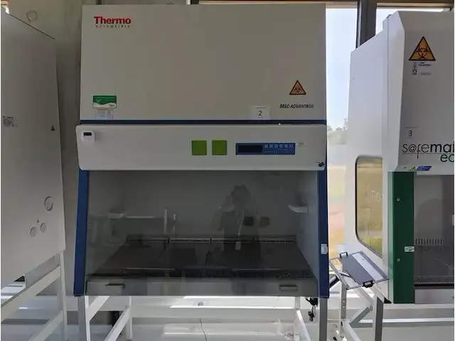 1 biologische veiligheidscabines thermo scientific msc-advantage 1.2 np:€ 8800 - afbeelding 2 van  7
