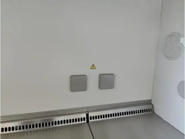 1 biologische veiligheidscabines thermo scientific msc-advantage 1.2 np:€ 8800 - afbeelding 6 van  7