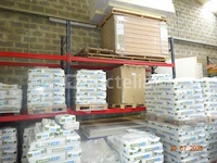 1 blauwe en rode paletplank. afmeting: breedte 110/lengte 10m/hoogte 3m50 - afbeelding 1 van  2