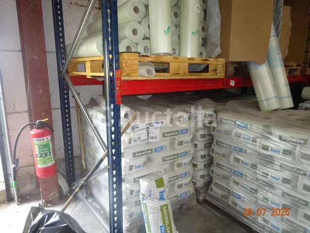 1 blauwe en rode paletplank. afmeting: breedte 110/lengte 10m/hoogte 3m50 - afbeelding 2 van  2