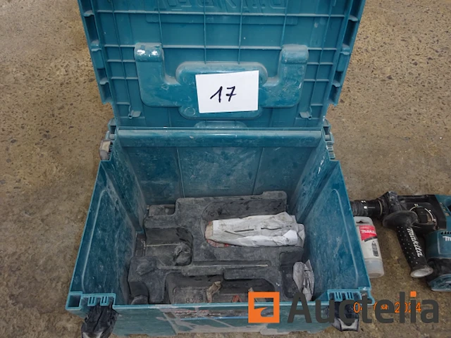 1 boormachine makita op accu, in de originele doos met oplader en batterij - afbeelding 1 van  2