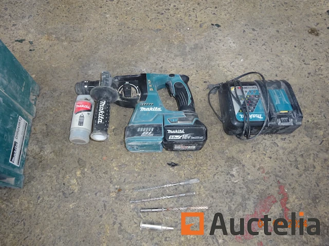 1 boormachine makita op accu, in de originele doos met oplader en batterij - afbeelding 2 van  2