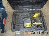 1 boormachine op accu dewalt type 18vxr, met accu en lader, in de originele behuizing