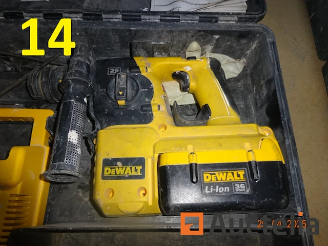 1 boormachine op accu, in de originele doos, merk dewalt li lon, 36 volt, met accu en oplader en 2 doornen - afbeelding 1 van  2