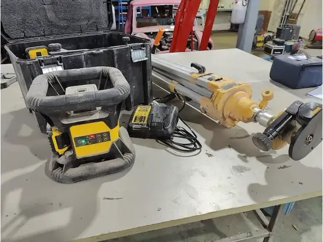1 bouwlaser dewalt dce079g - afbeelding 1 van  6